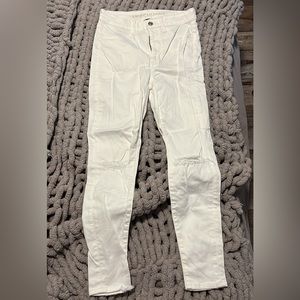 AE Super stretch distressed white skinny jeans size 4S
